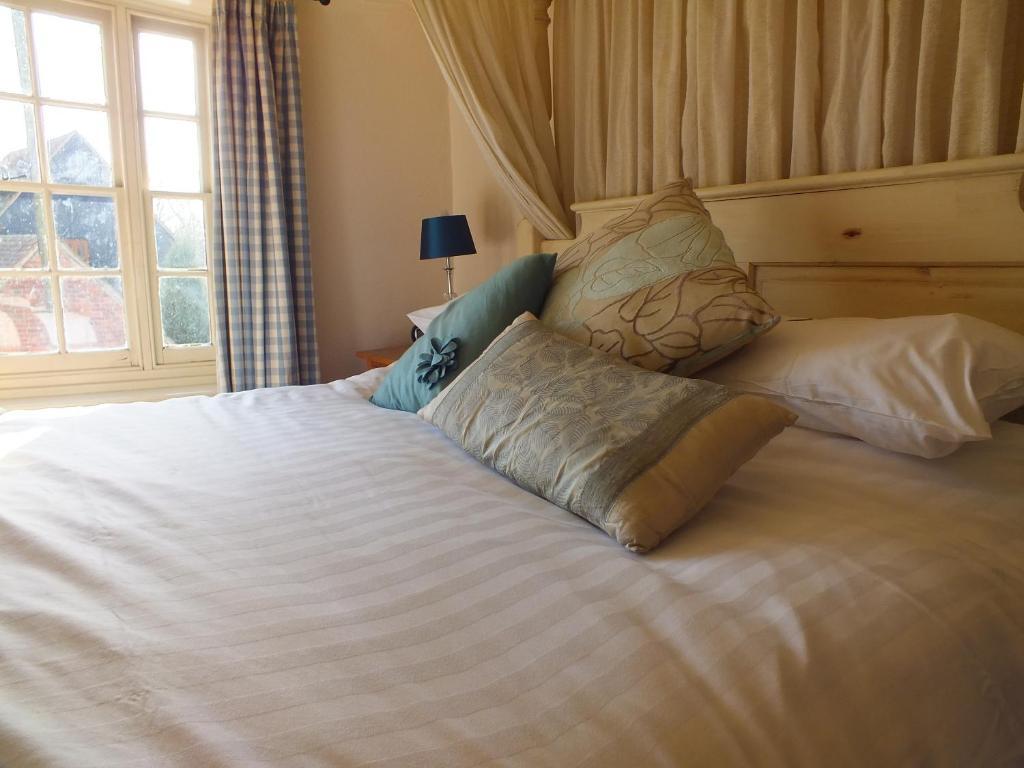Inn The White Horse